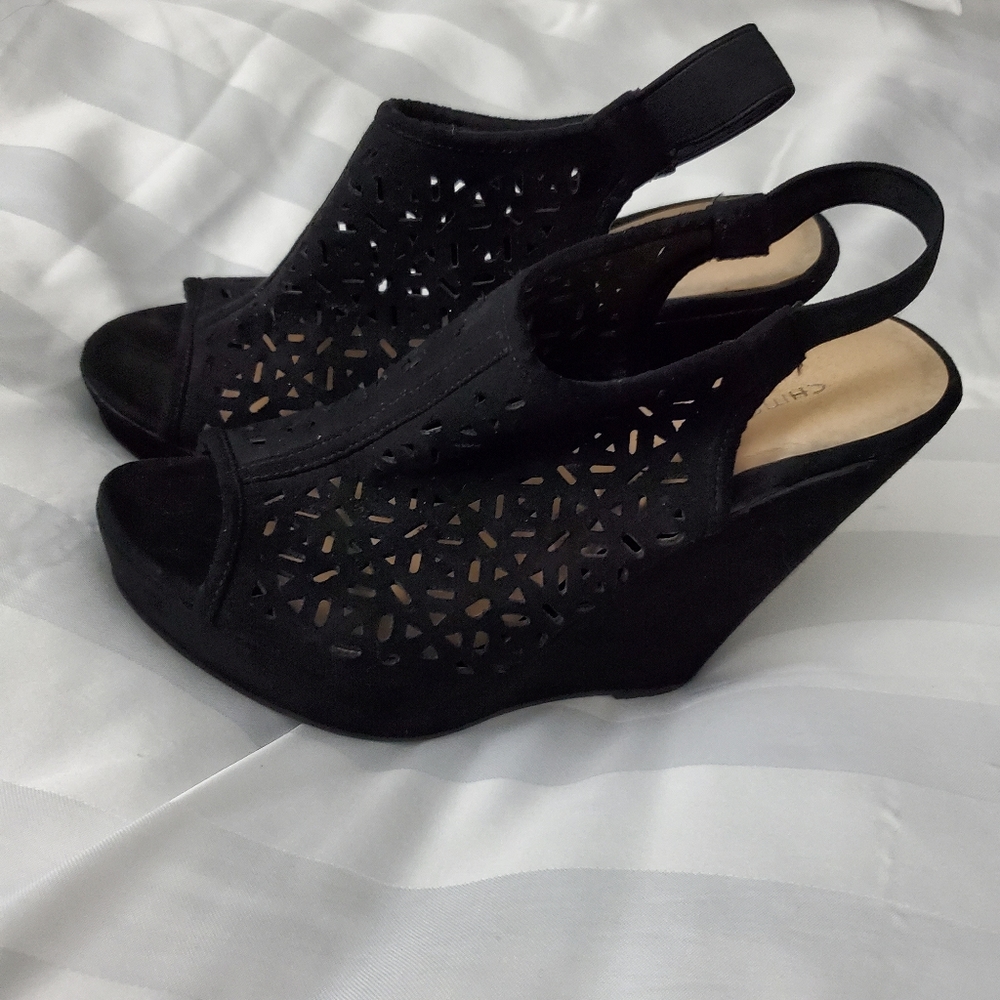 💚 Adorable black wedges